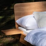 Ložnice, která podporuje zdravý spánek: praktické a přirozené řešení